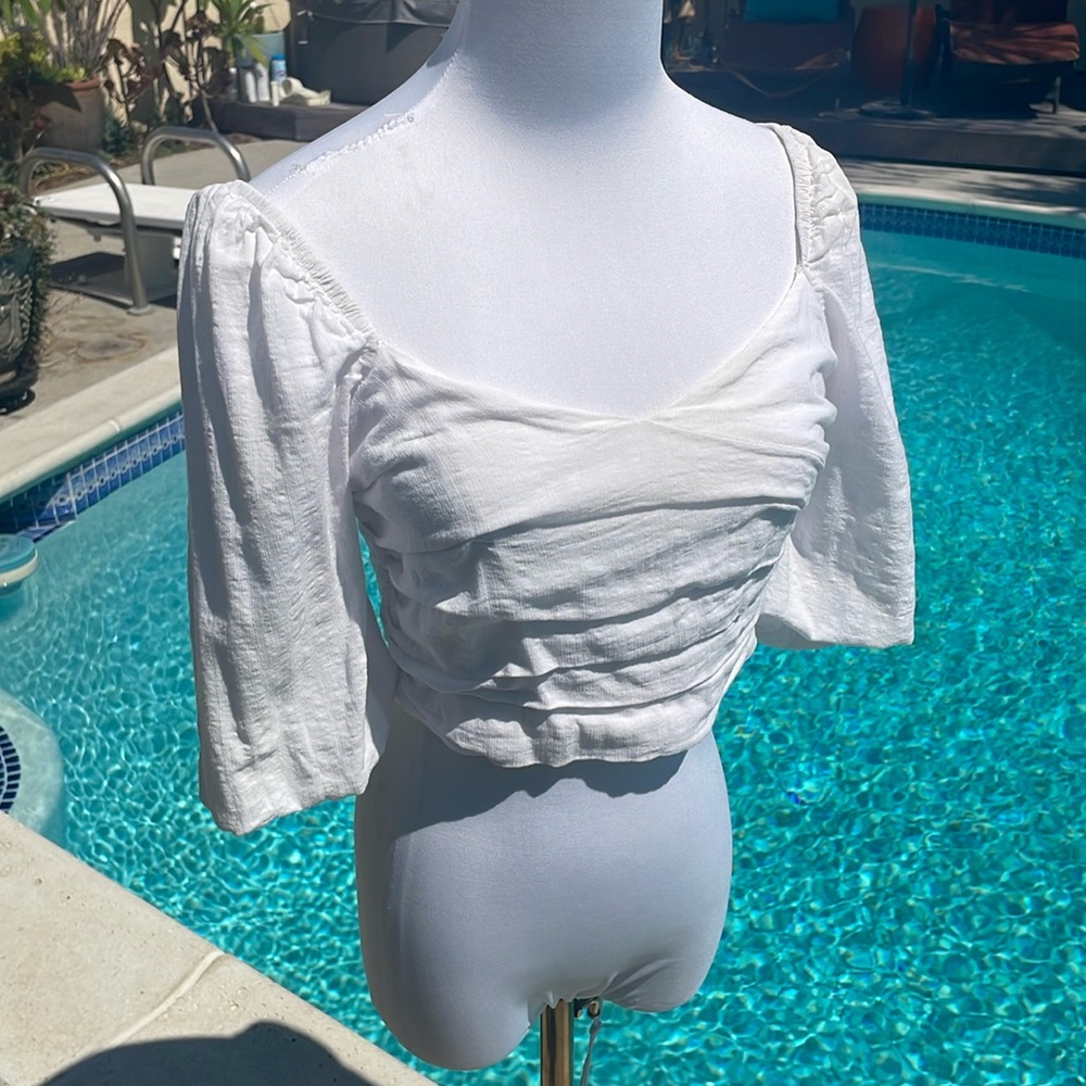 Lulu’s cropped white peasant white top | Size M